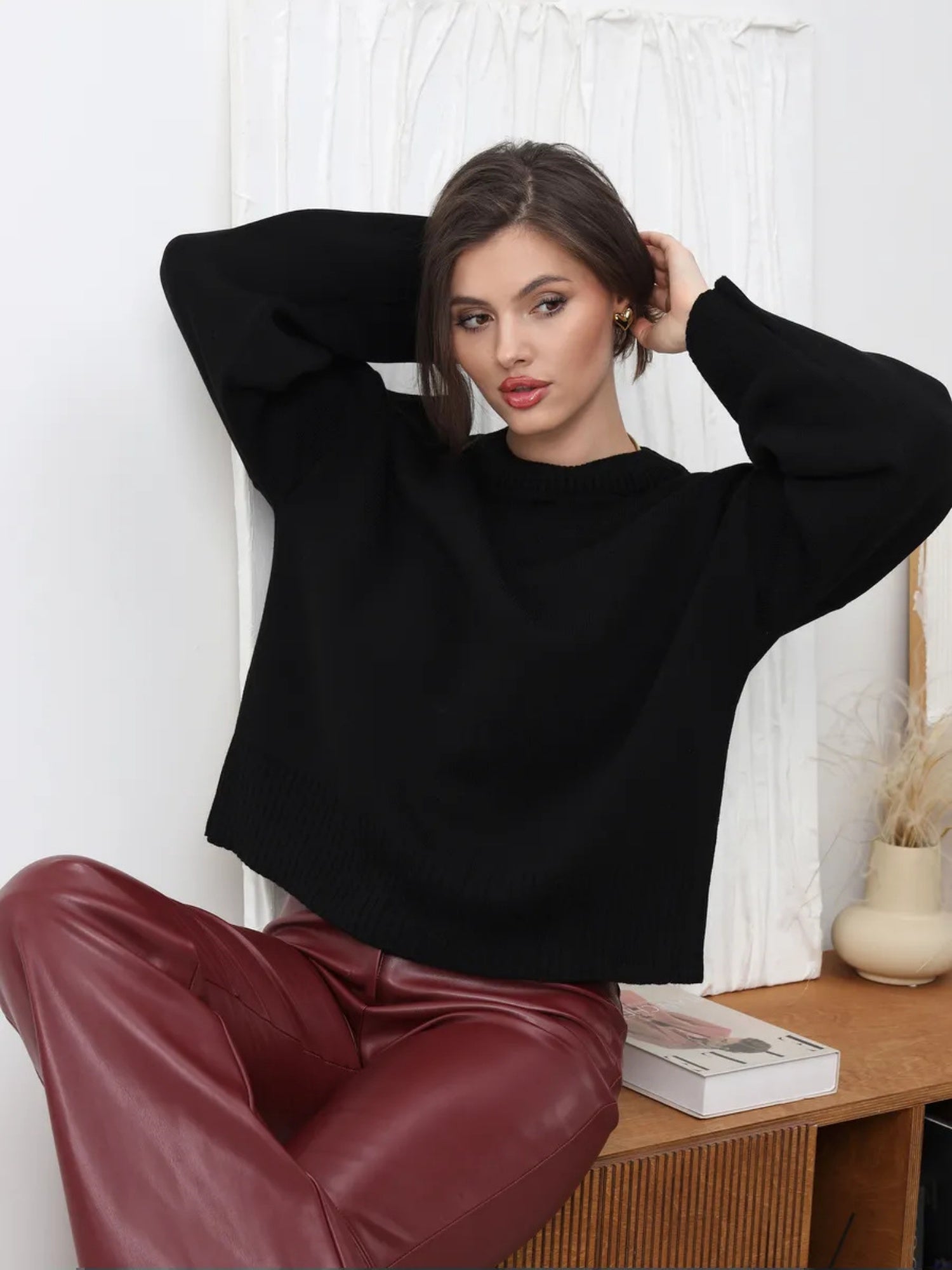 Liber Crew Neck Solid Color Knitted Sweater