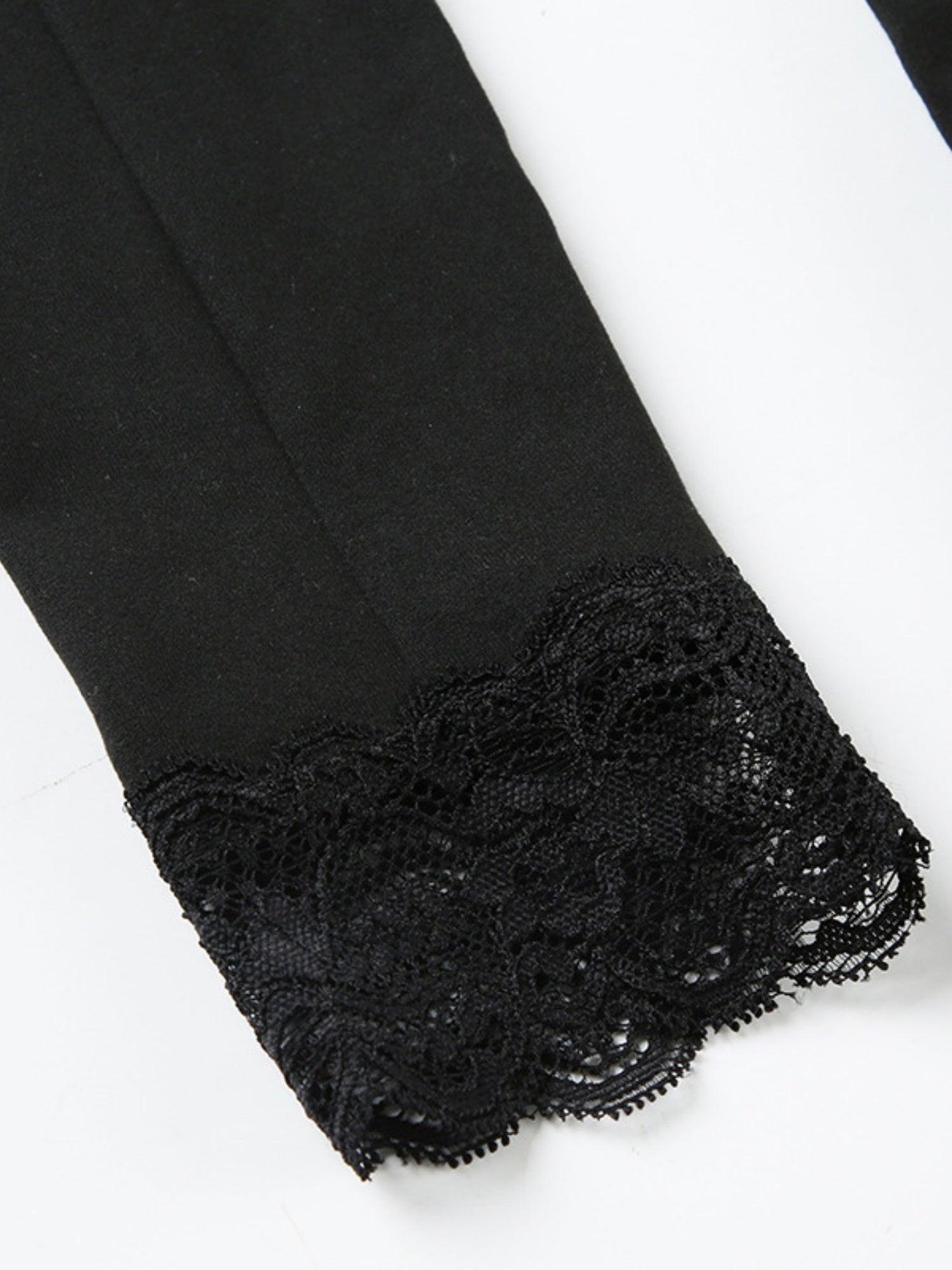 V-neck Lace Patchwork Long-sleeved T-shirt